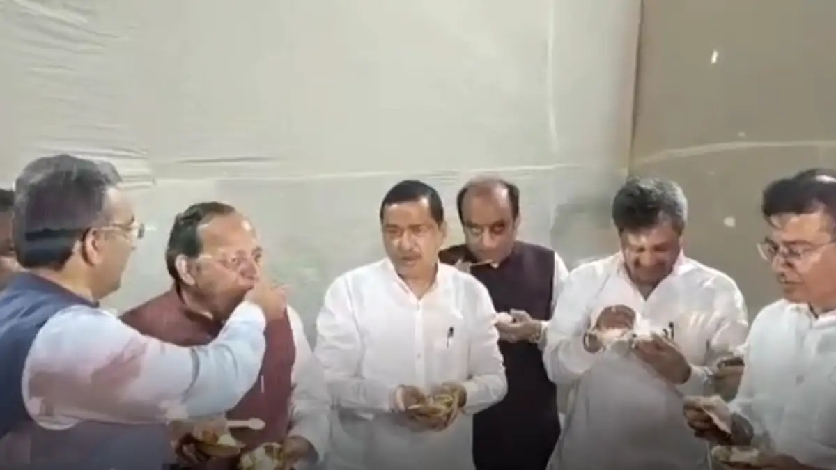 बंगाल में किसकी सरकार बन रही है: BJP मुख्यालय में जश्न, रसगुल्ले और जय श्रीराम के नारे! बंगाल में किसकी सरकार बन रही है: BJP मुख्यालय में जश्न, रसगुल्ले और जय श्रीराम के नारे! Credit photo: aajtak