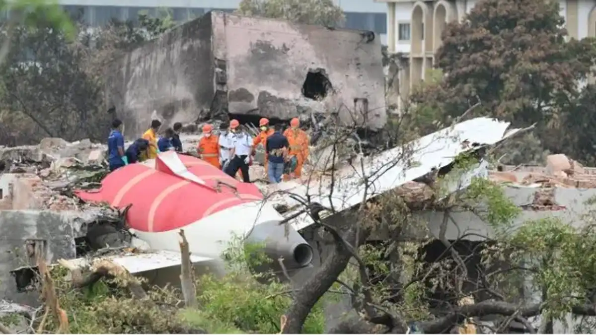 Air India फ्लाइट 171 क्रैश: एक साल बीतने के बाद भी सवालों के घेरे में जांच, क्या है देरी की वजह?