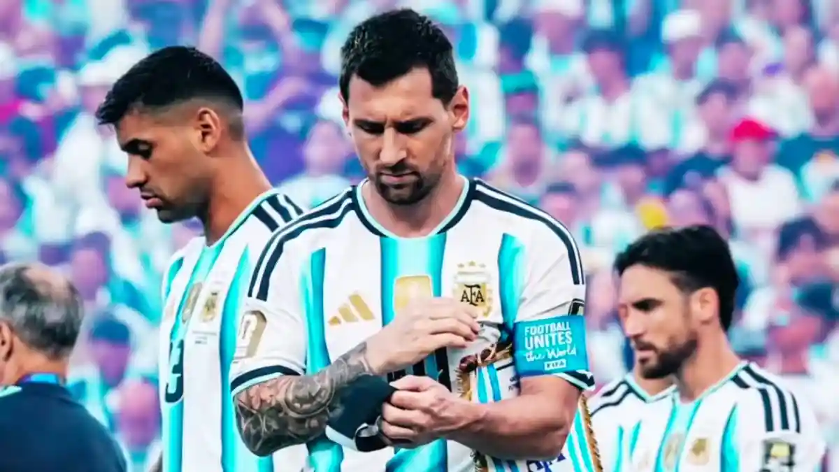 FIFA World Cup 2026 Final: स्पेन के अभेद्य चक्रव्यूह में फंसा अर्जेंटीना, रोते रहे लियोनेल मेसी; मैदान पर लात-घूंसों के बीच खत्म हुआ एक महान युग FIFA World Cup 2026 Final: स्पेन के अभेद्य चक्रव्यूह में फंसा अर्जेंटीना, रोते रहे लियोनेल मेसी; मैदान पर लात-घूंसों के बीच खत्म हुआ एक महान युग? photo credit: @leomessi