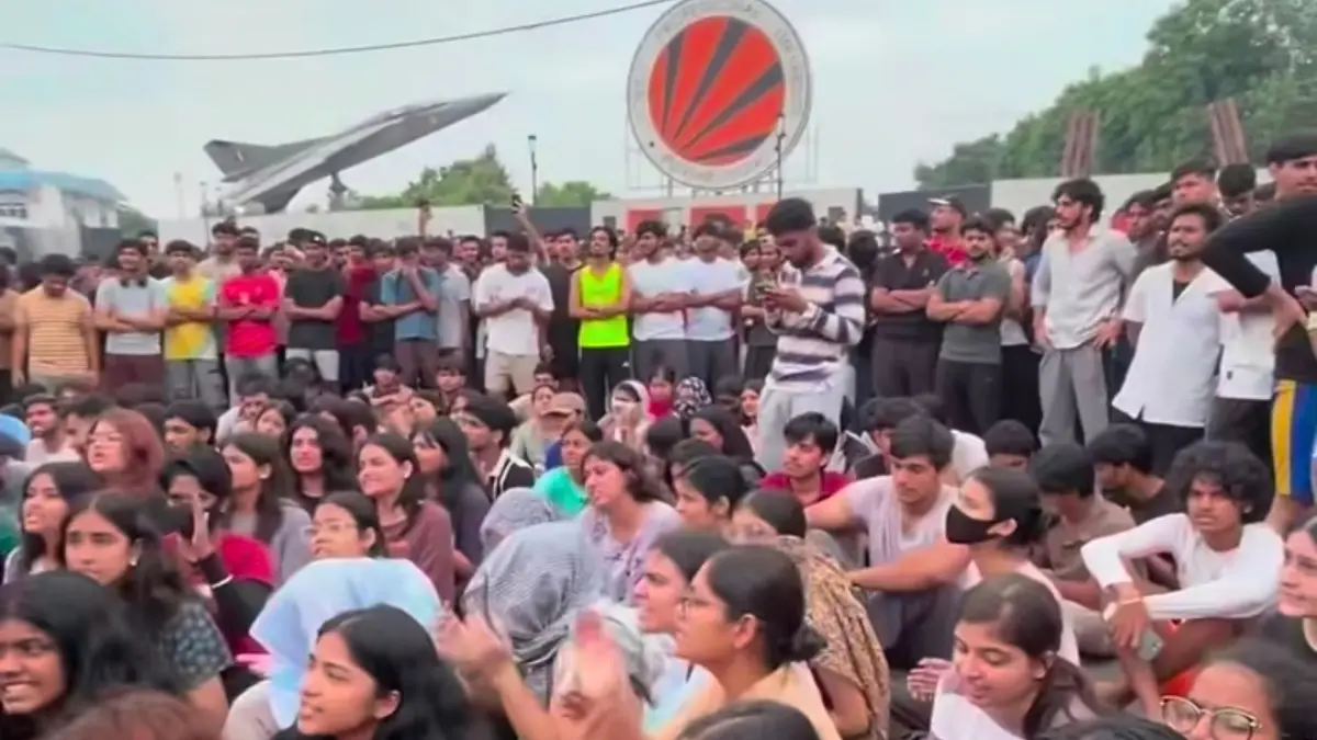 LPU में बवाल के बाद बड़ा एक्शन: नेशनल हाईवे जाम करने वाले छात्रों पर पुलिस ने दर्ज की FIR LPU student protest FIR
