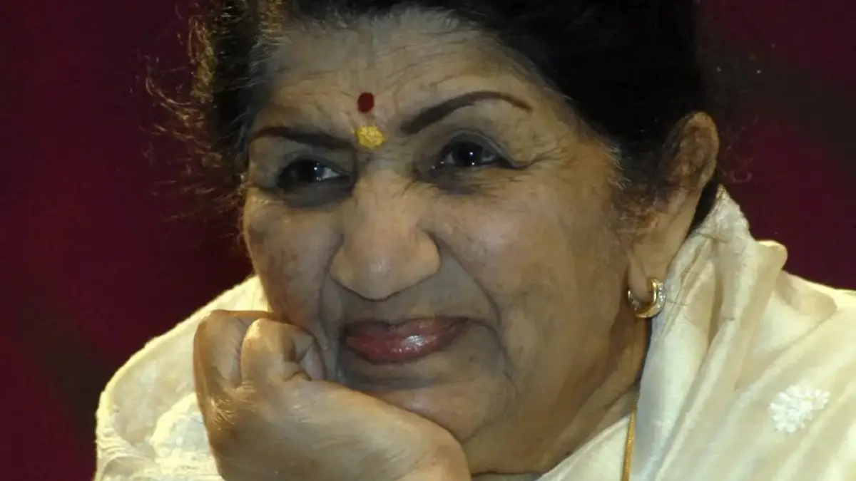 Lata Mangeshkar Biography: स्वर कोकिला का जीवन और संगीत सफर Lata Mangeshkar Musical Journey