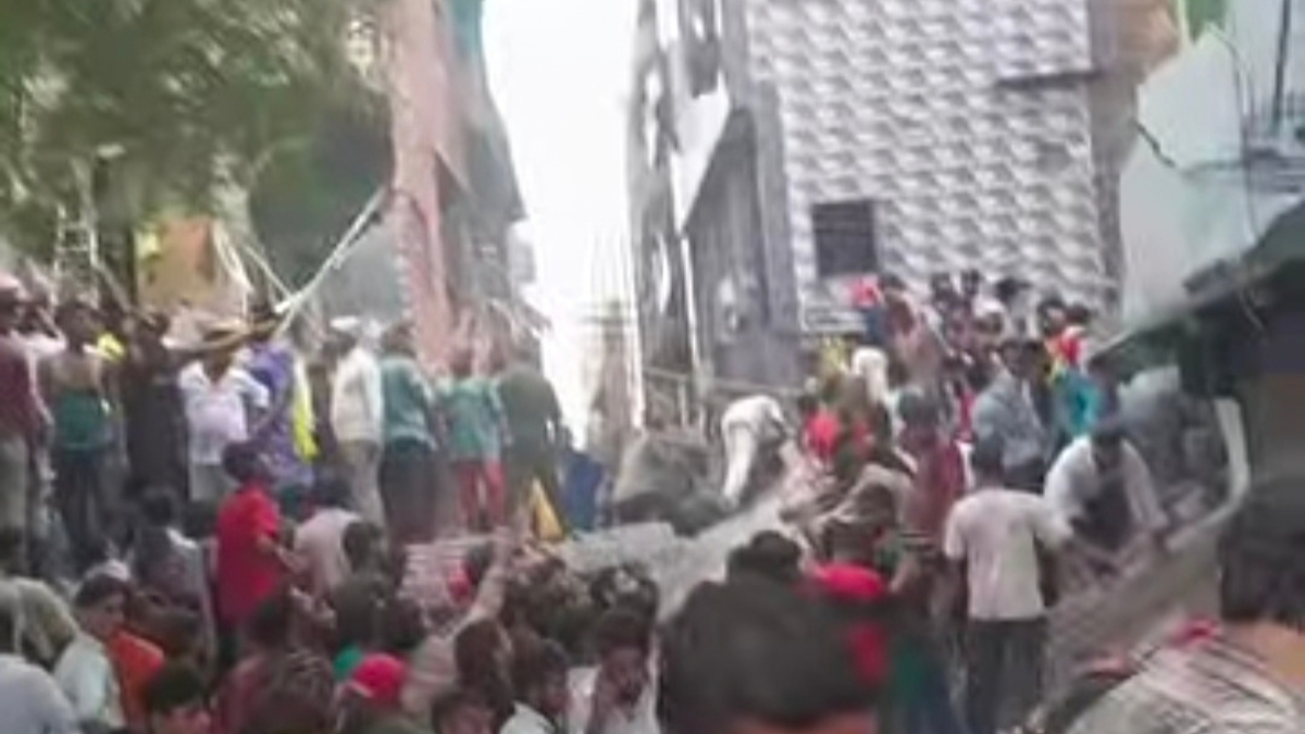 Delhi Seemapuri building collapse news today