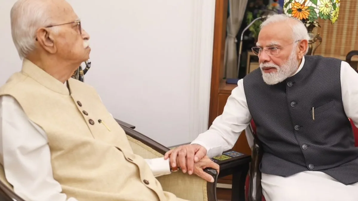 PM Modi LK Advani meeting 2001 story news today