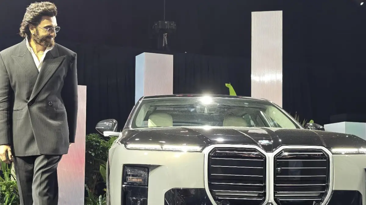 Ranveer Singh BMW i7 luxury EV